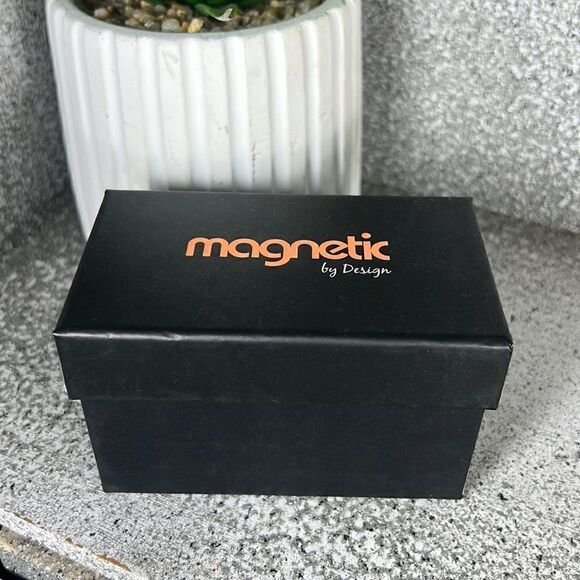 Magnetic by Design Antique Style Celtic Knot Cuff Bracelet in Goldtone 7 Inch - Picture 5 of 6